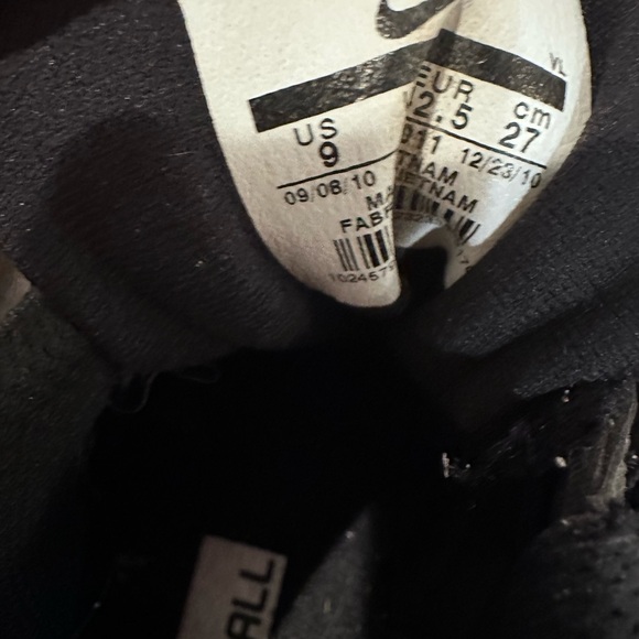 Nike Black and White Baseball Cleats - Picture 5 of 5